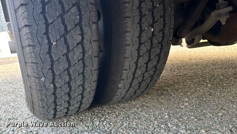 image for item EG6491 1999 Ford E450 Super Duty ambulance