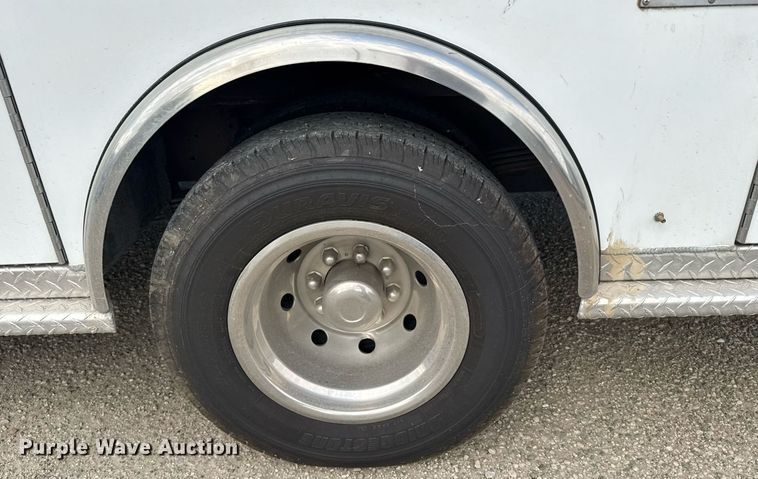 image for item EG6491 1999 Ford E450 Super Duty ambulance