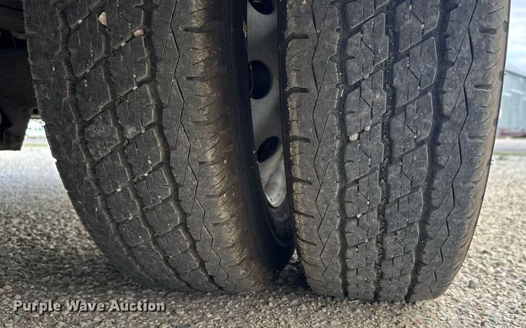 image for item EG6491 1999 Ford E450 Super Duty ambulance