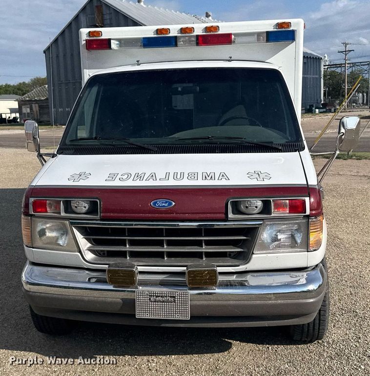 image for item EG6492 1993 Ford E350 ambulance