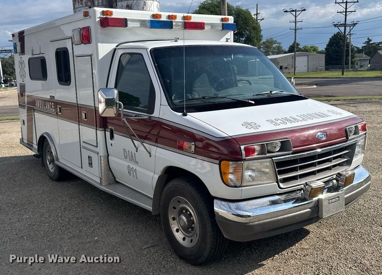 image for item EG6492 1993 Ford E350 ambulance