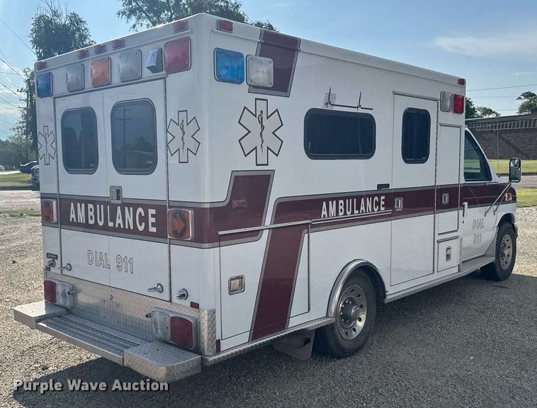 image for item EG6492 1993 Ford E350 ambulance