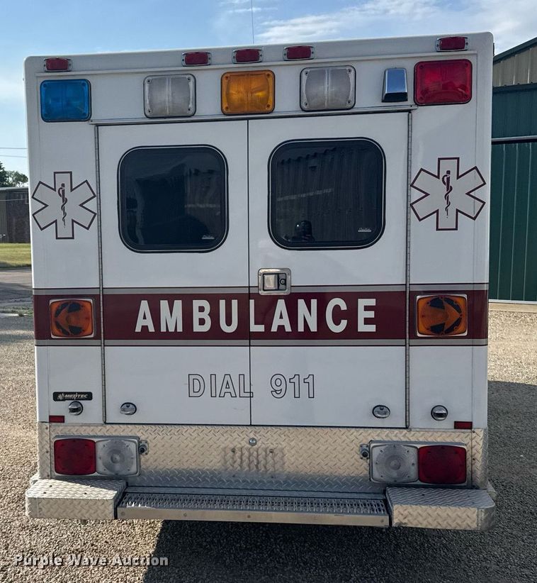 image for item EG6492 1993 Ford E350 ambulance