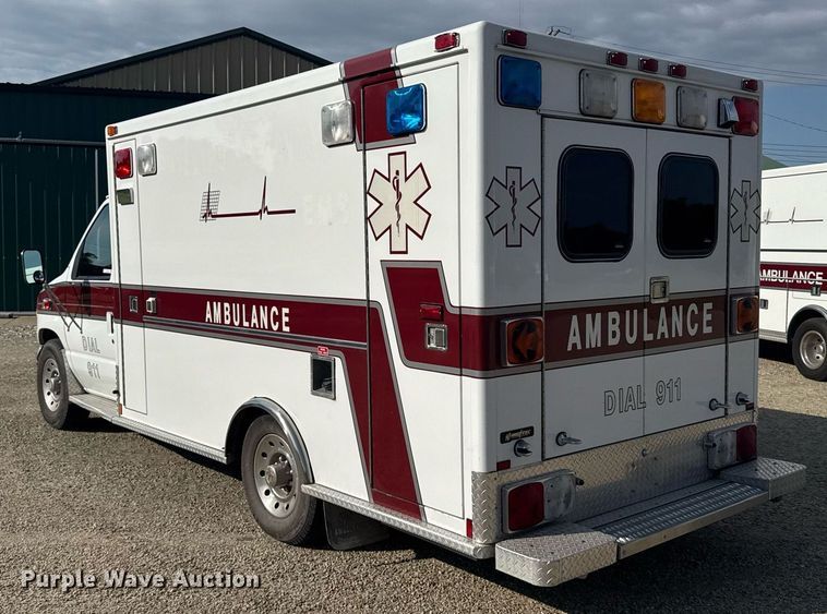 image for item EG6492 1993 Ford E350 ambulance