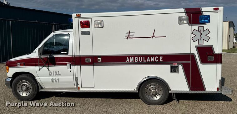 image for item EG6492 1993 Ford E350 ambulance