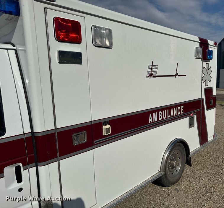 image for item EG6492 1993 Ford E350 ambulance