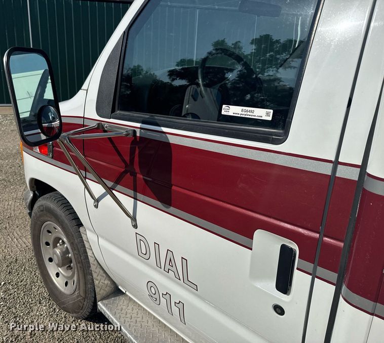 image for item EG6492 1993 Ford E350 ambulance