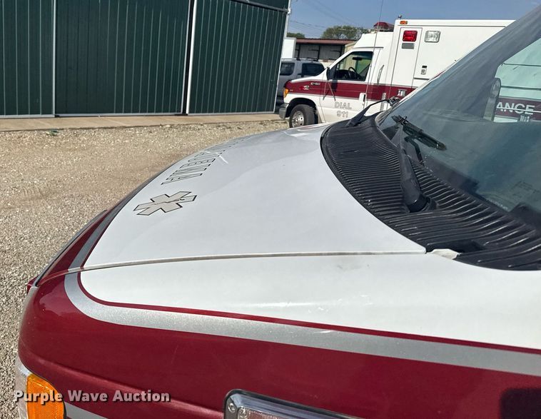 image for item EG6492 1993 Ford E350 ambulance