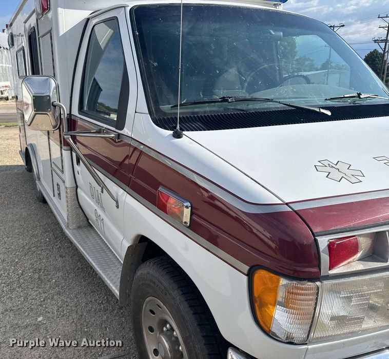 image for item EG6492 1993 Ford E350 ambulance