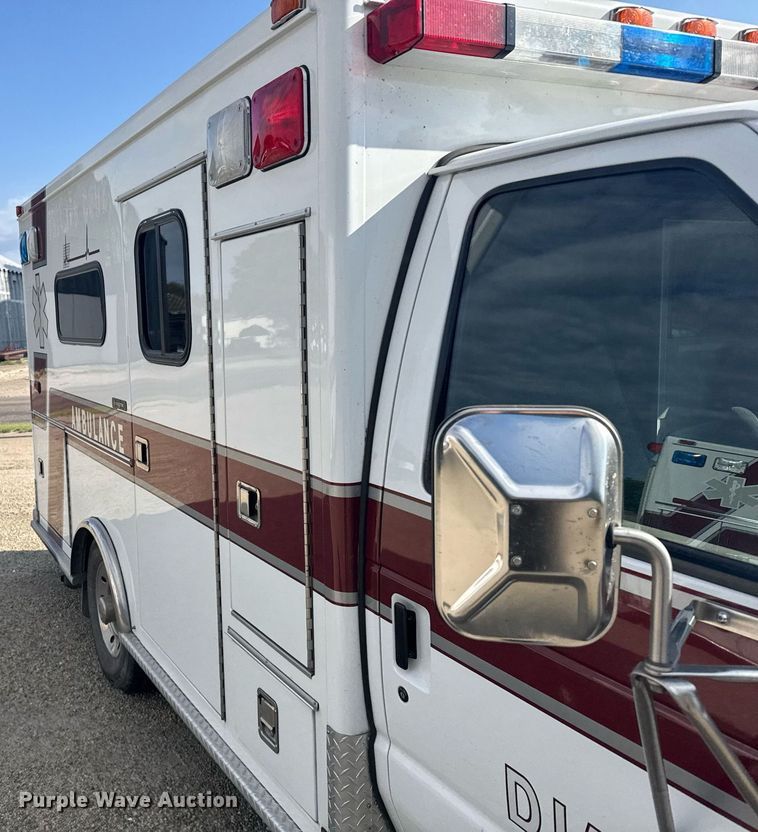 image for item EG6492 1993 Ford E350 ambulance