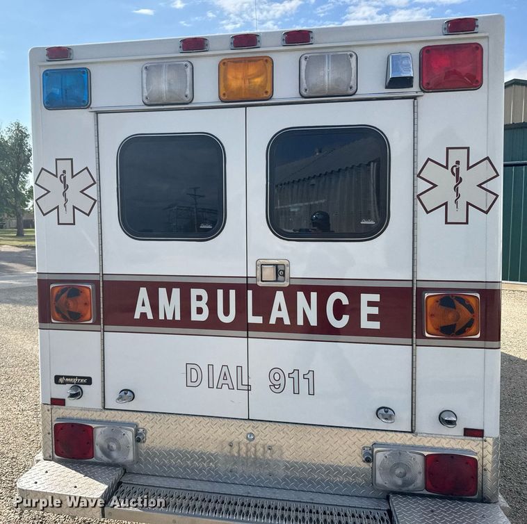 image for item EG6492 1993 Ford E350 ambulance
