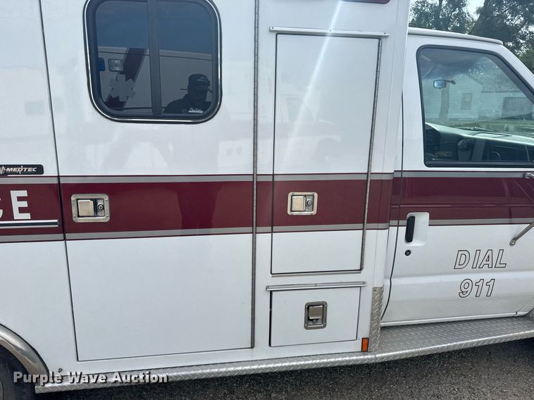 image for item EG6492 1993 Ford E350 ambulance
