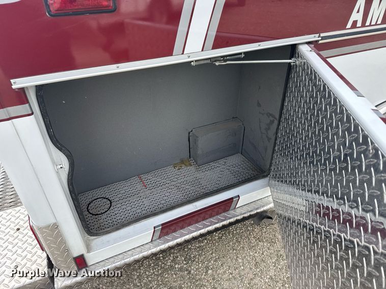 image for item EG6492 1993 Ford E350 ambulance