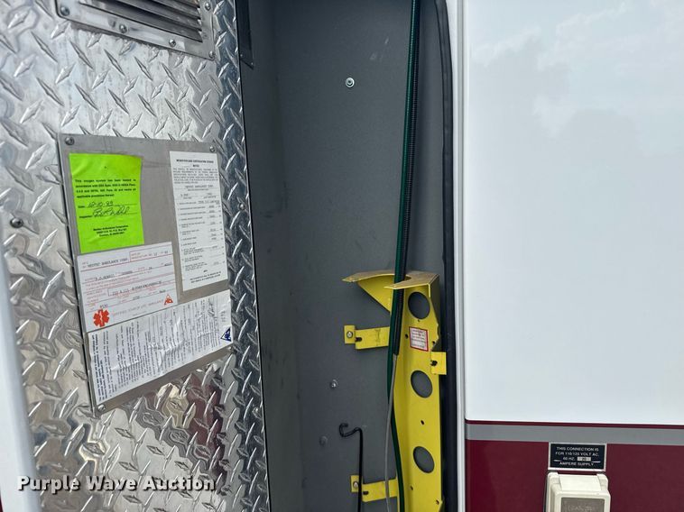 image for item EG6492 1993 Ford E350 ambulance