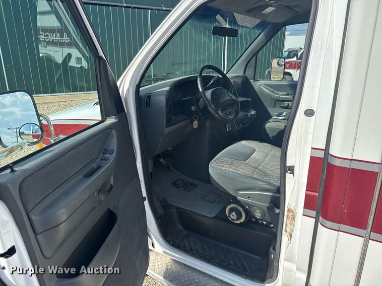image for item EG6492 1993 Ford E350 ambulance