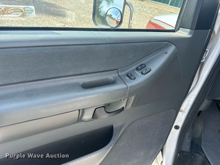 image for item EG6492 1993 Ford E350 ambulance