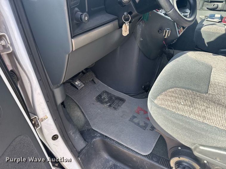 image for item EG6492 1993 Ford E350 ambulance