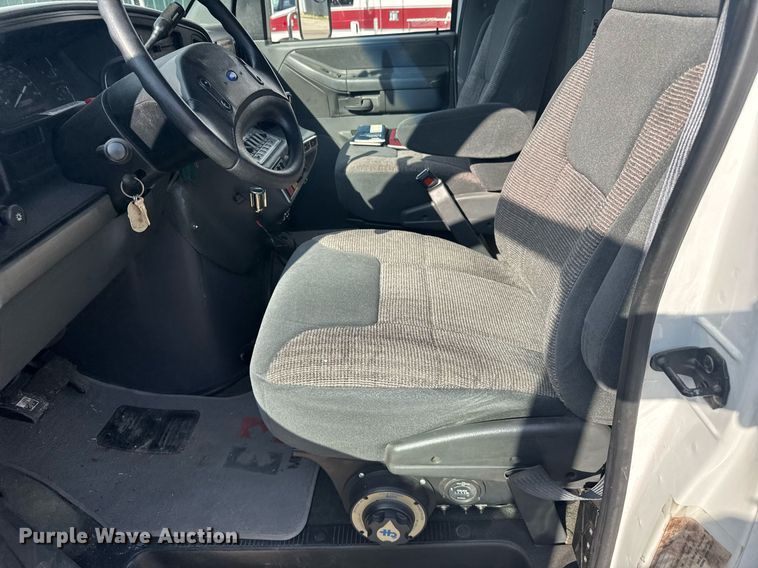 image for item EG6492 1993 Ford E350 ambulance