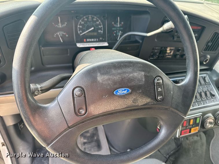 image for item EG6492 1993 Ford E350 ambulance