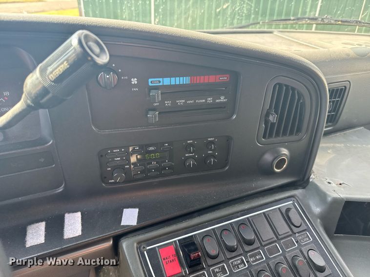 image for item EG6492 1993 Ford E350 ambulance