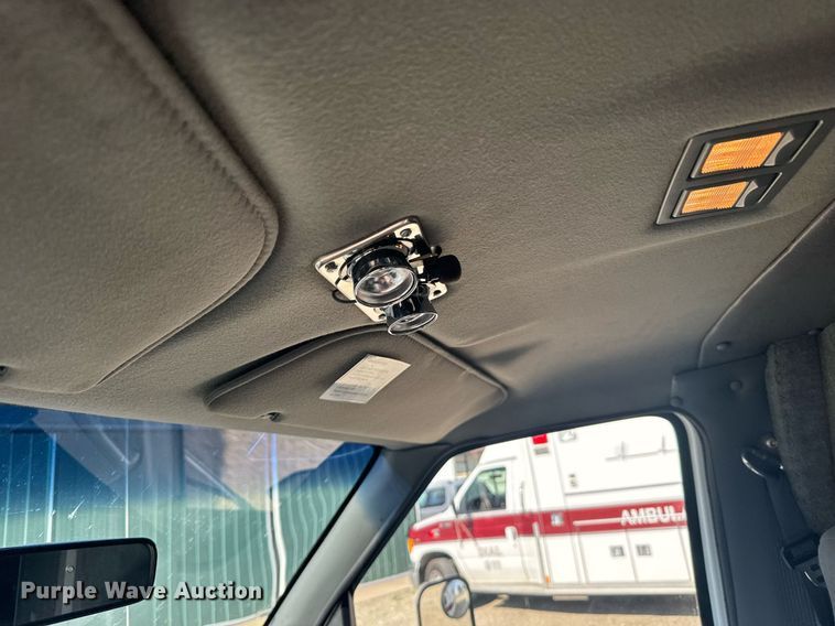 image for item EG6492 1993 Ford E350 ambulance