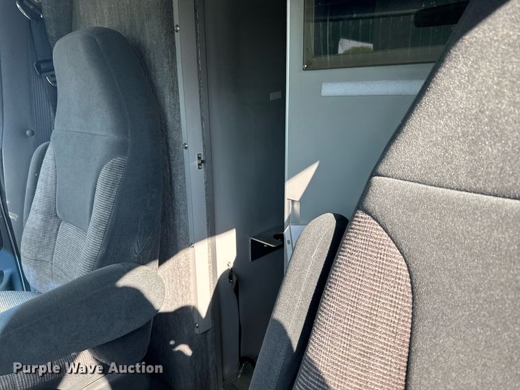 image for item EG6492 1993 Ford E350 ambulance