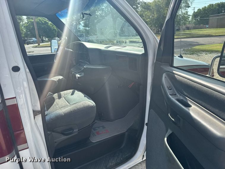 image for item EG6492 1993 Ford E350 ambulance