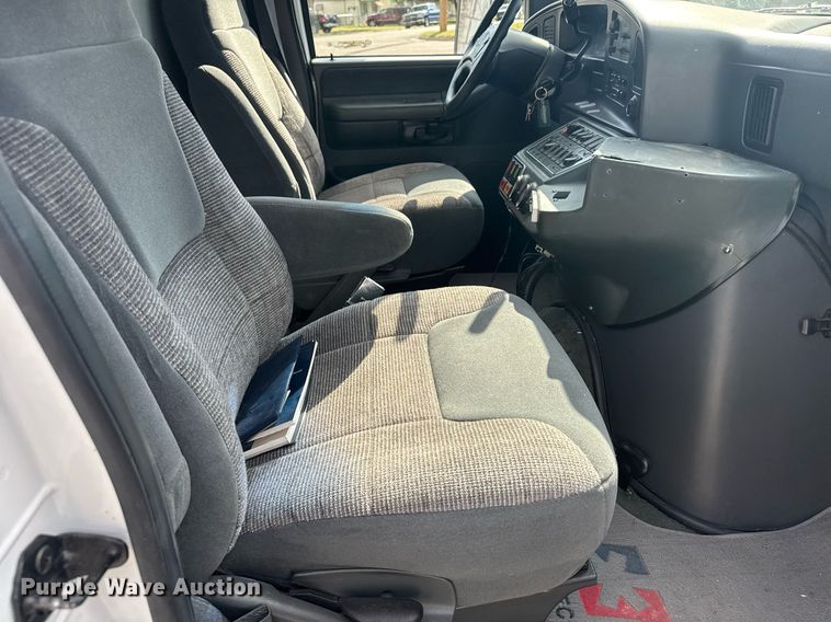 image for item EG6492 1993 Ford E350 ambulance