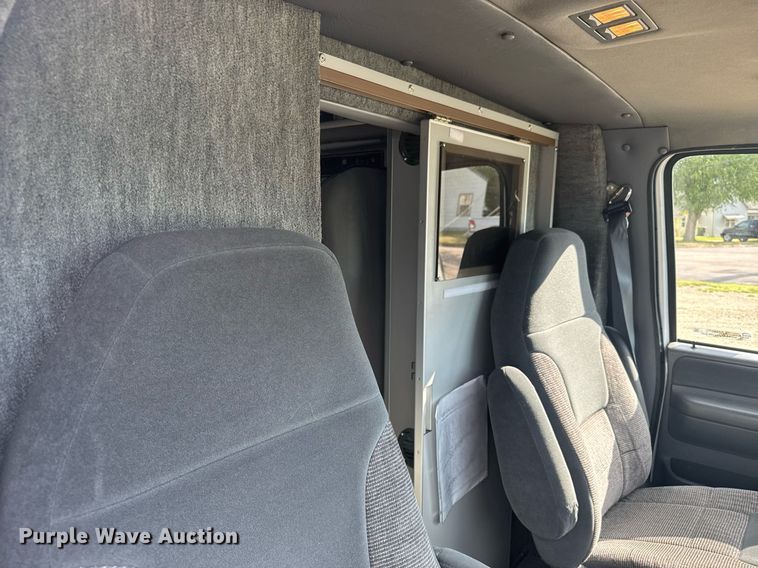 image for item EG6492 1993 Ford E350 ambulance