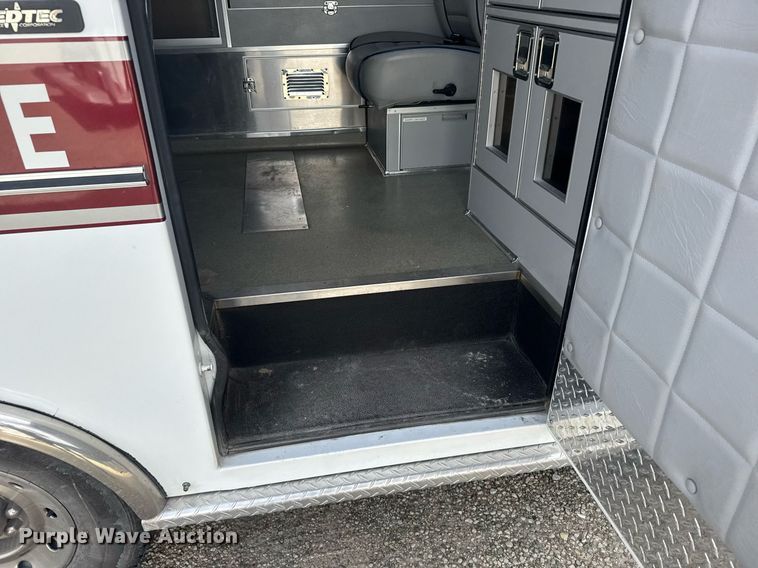 image for item EG6492 1993 Ford E350 ambulance