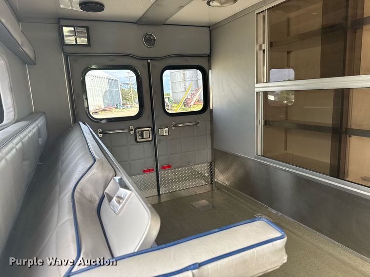 image for item EG6492 1993 Ford E350 ambulance
