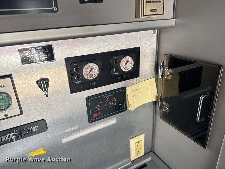 image for item EG6492 1993 Ford E350 ambulance