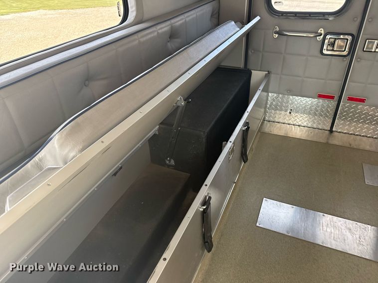 image for item EG6492 1993 Ford E350 ambulance