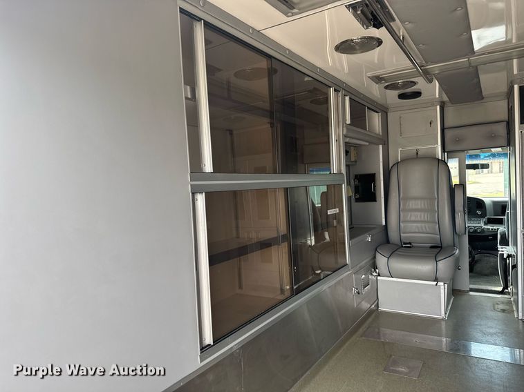 image for item EG6492 1993 Ford E350 ambulance