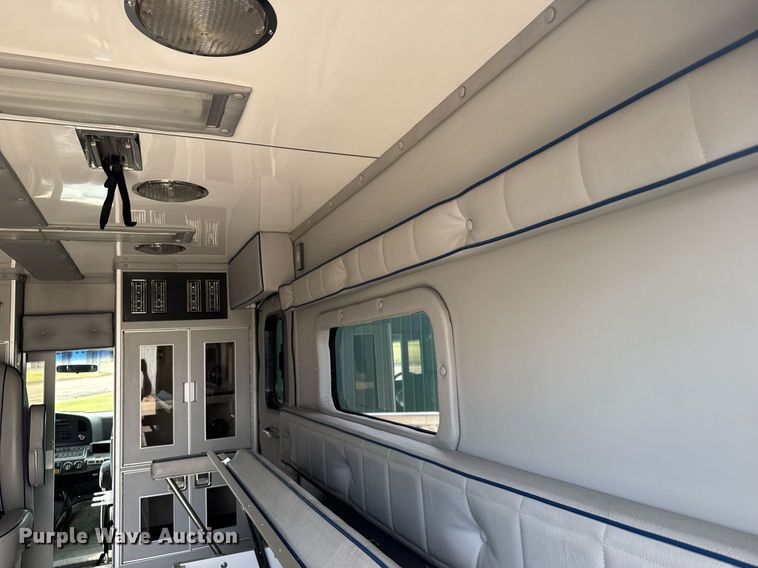 image for item EG6492 1993 Ford E350 ambulance