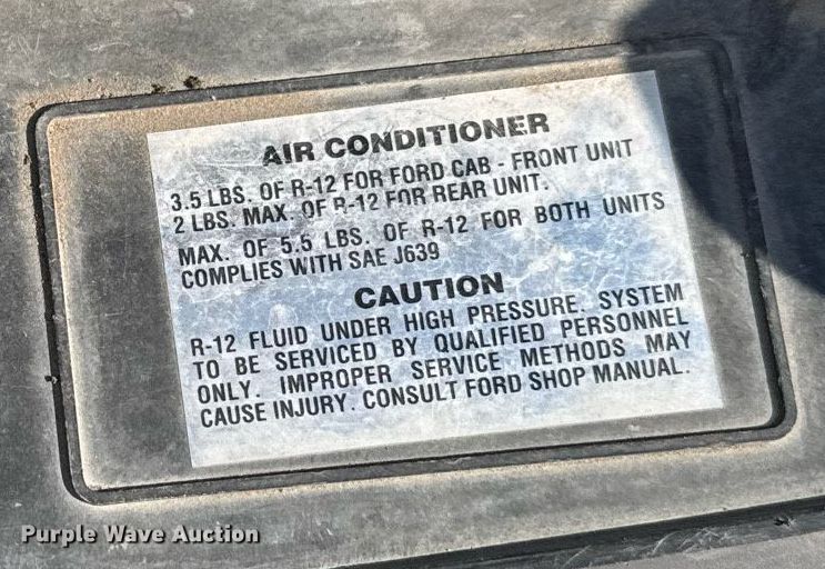 image for item EG6492 1993 Ford E350 ambulance