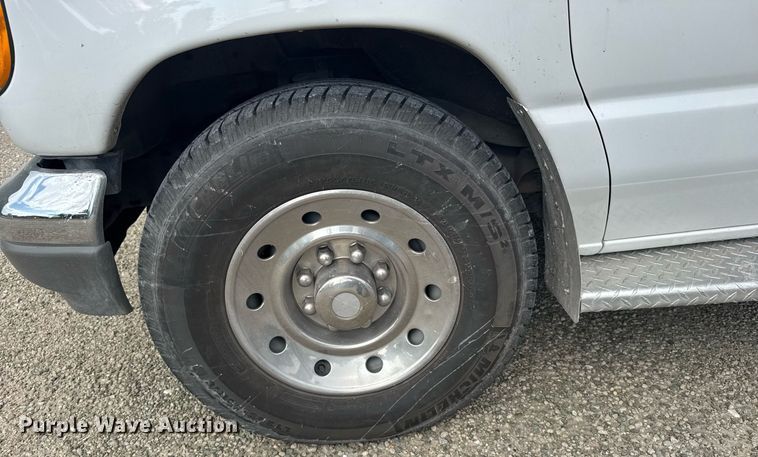 image for item EG6492 1993 Ford E350 ambulance