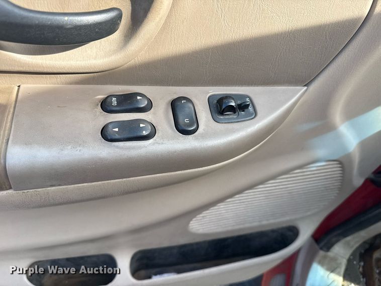 image for item EG8419 2001 Ford F150 SuperCab pickup truck