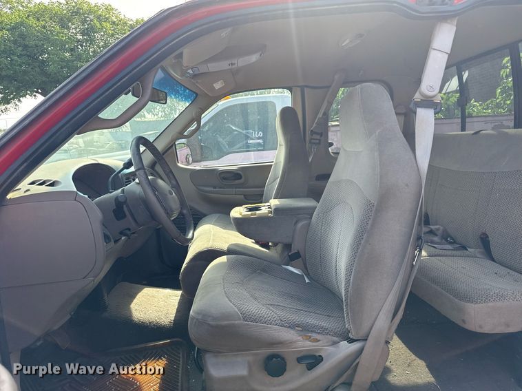 image for item EG8419 2001 Ford F150 SuperCab pickup truck