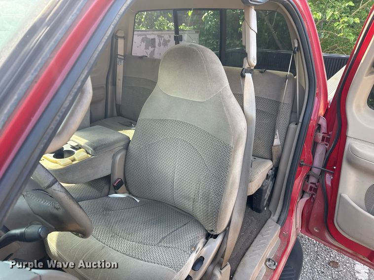 image for item EG8419 2001 Ford F150 SuperCab pickup truck