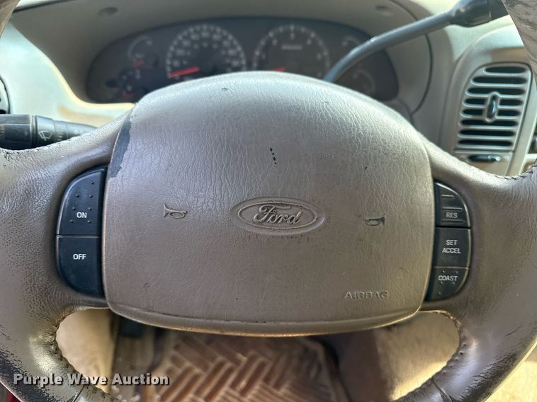 image for item EG8419 2001 Ford F150 SuperCab pickup truck