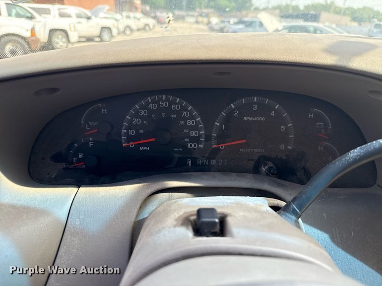 image for item EG8419 2001 Ford F150 SuperCab pickup truck