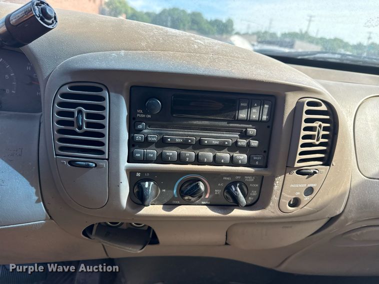 image for item EG8419 2001 Ford F150 SuperCab pickup truck