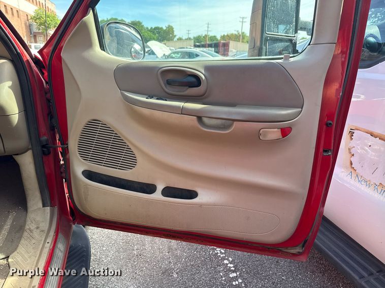 image for item EG8419 2001 Ford F150 SuperCab pickup truck