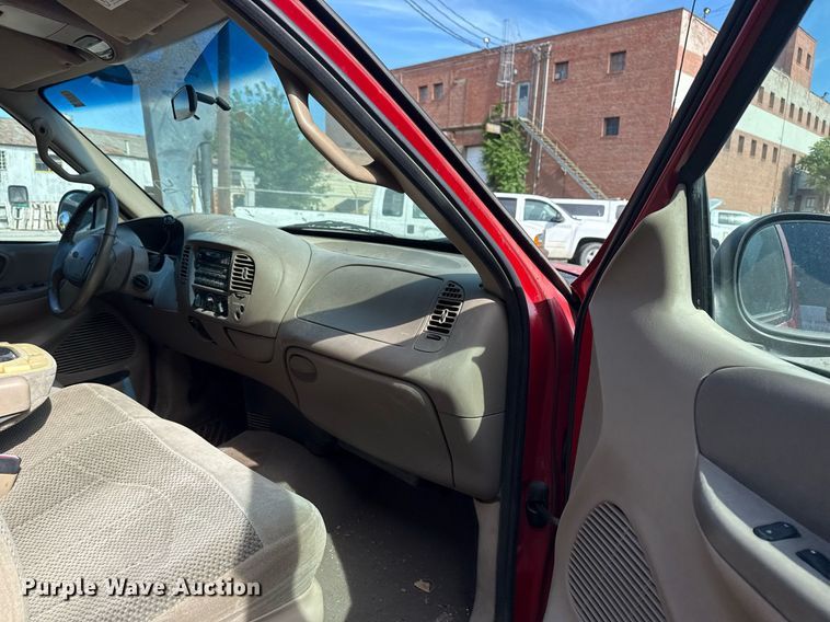 image for item EG8419 2001 Ford F150 SuperCab pickup truck