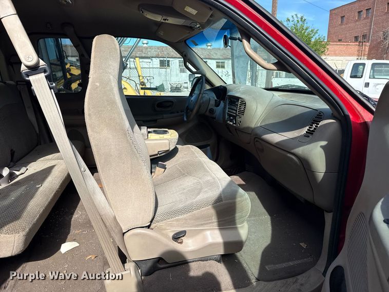 image for item EG8419 2001 Ford F150 SuperCab pickup truck