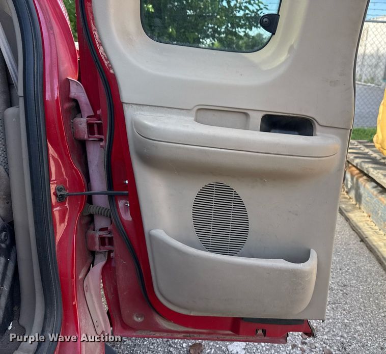 image for item EG8419 2001 Ford F150 SuperCab pickup truck