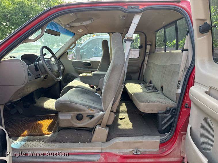 image for item EG8419 2001 Ford F150 SuperCab pickup truck