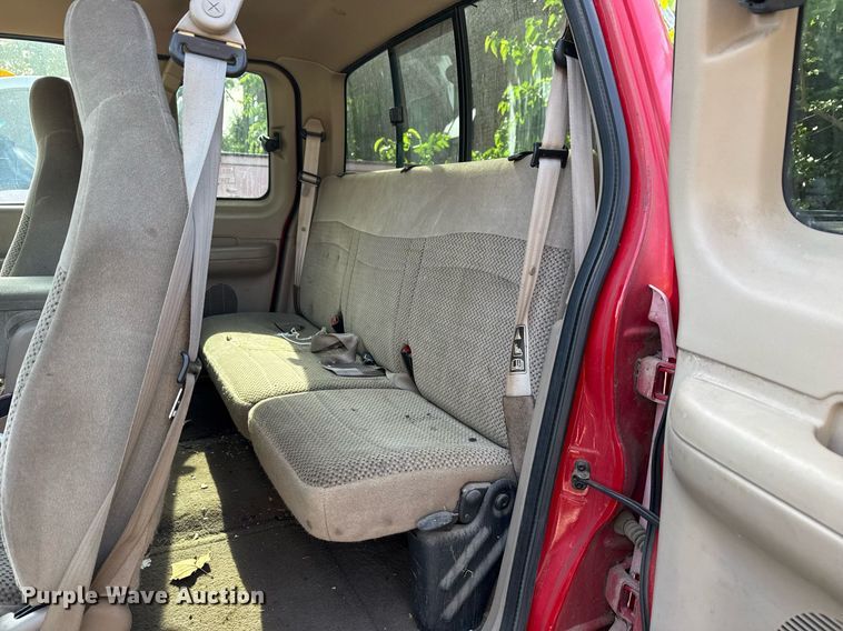 image for item EG8419 2001 Ford F150 SuperCab pickup truck