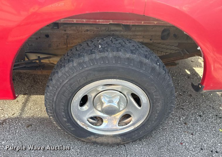 image for item EG8419 2001 Ford F150 SuperCab pickup truck